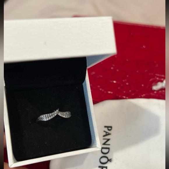 Pandora Sparkling Leaves Ring size 6 - Picture 9 of 10
